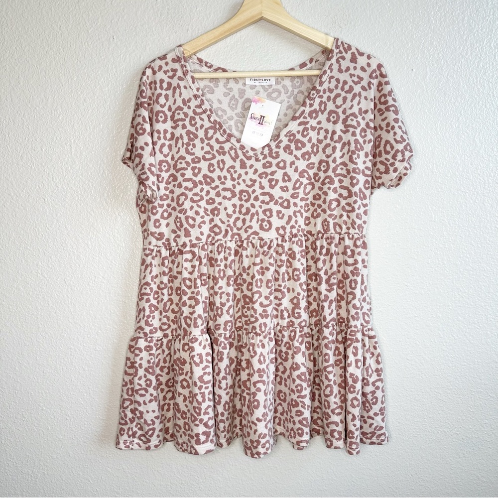 NWT First Love Cheetah Print Short Sleeve Tiered Short Sleeve Top Women’s Small